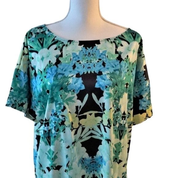 Vince Camuto Tops - Vince Camuto Floral Top